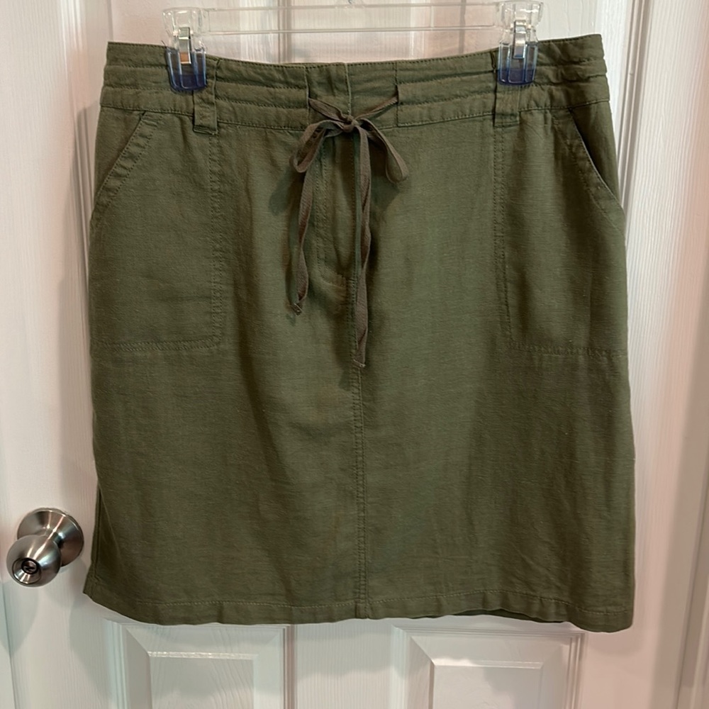 New Directions size 10 army green skirt